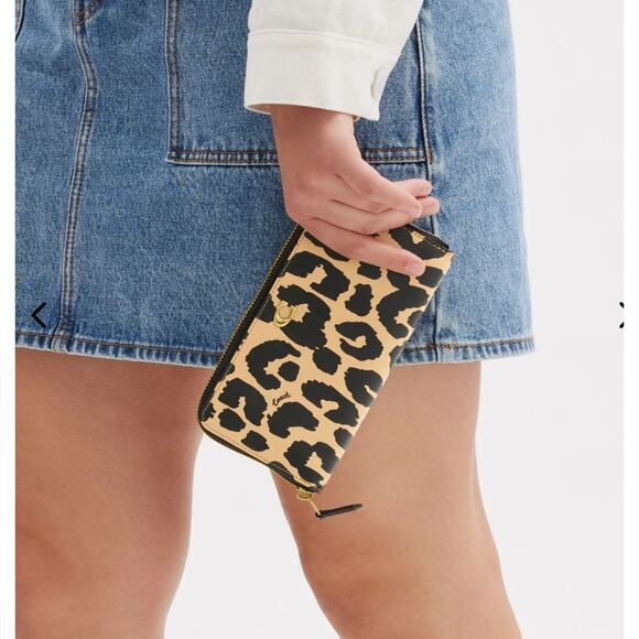 Coach - Double Zip Phone Wallet In Wild Beast Print Leather -NWT - Picture 1 of 10